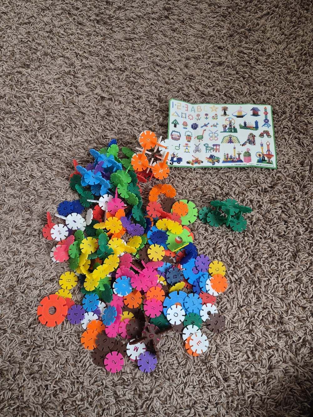Colorful Interlocking Flower Discs Building Toy - Assorted Colors - Picture 3 of 3
